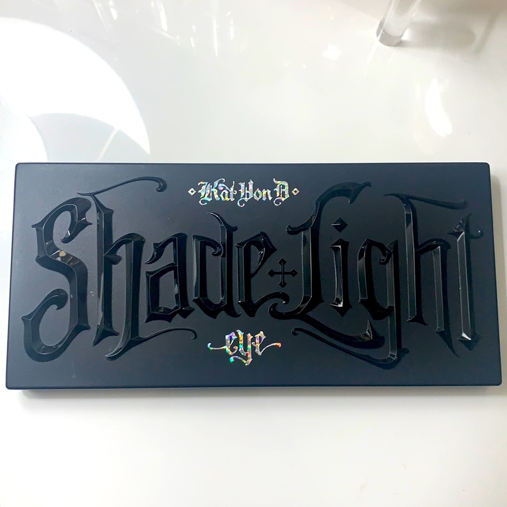 Kay Von D KVD Shade and Light Eye Glimmer Eye Contour Palette